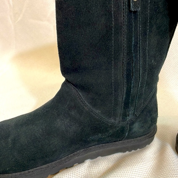 UGG Size 8 boots - Picture 6 of 7